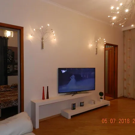 Канатная 75 Apartment *